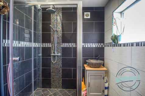 1st floor shower room