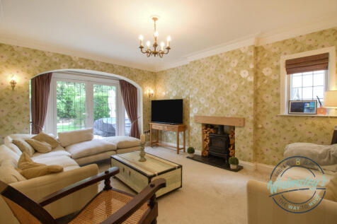 Sitting room to rear