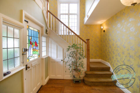 Stunning landing window