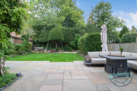 Private & mature rear gardens
