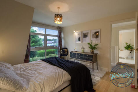 Double bedroom towards landing