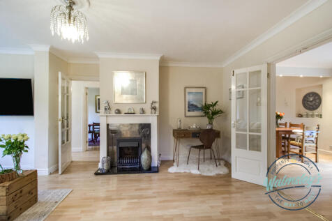 Sitting room feature towards kitchen family room