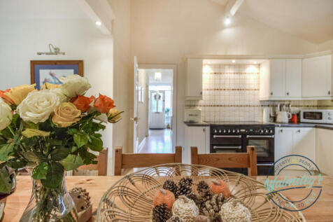 Kithen towards hallway