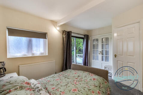 Main bedroom ground floor with ensuite shower room