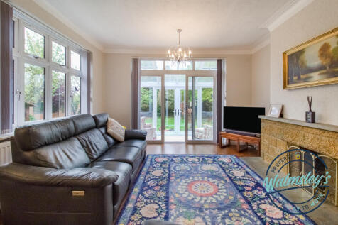 Sitting room with doors to garden room