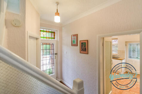 Dog leg staircase from hallway to landing