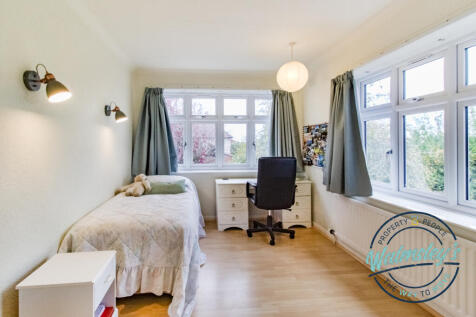 Dual aspect double bedroom