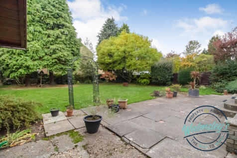Private & mature rear gardens