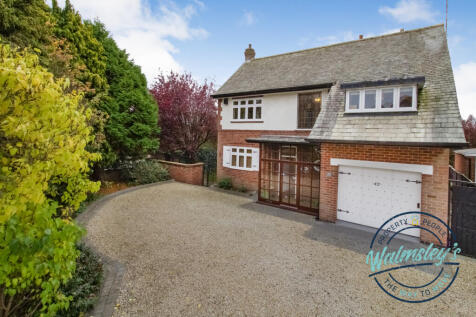 Impressive driveway to frontage