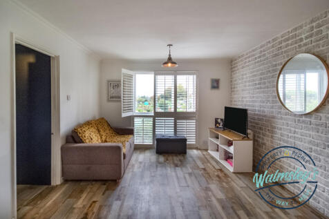 Sitting dining room with delightful allotment view