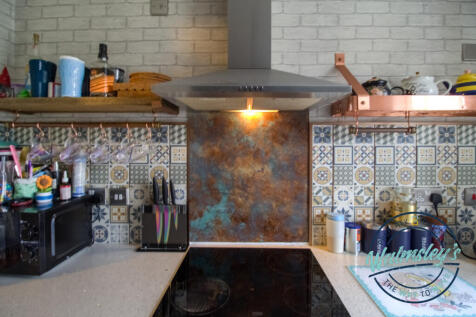 Stylish splashbacks and tiling