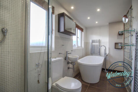 Ensuite with walki in shower cubicle