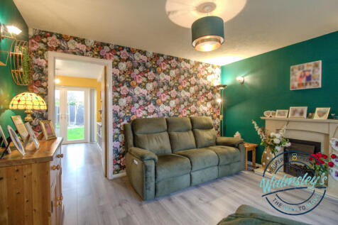 Sitting room through to kitchen diner