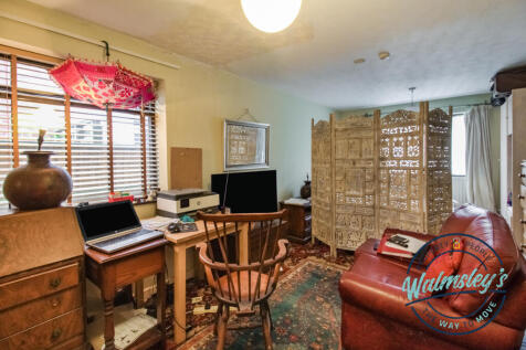 Sitting &amp; bedroom