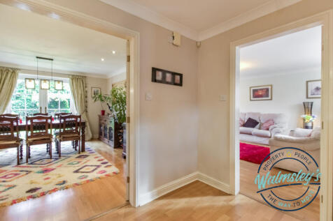 Dining room &amp; hallway