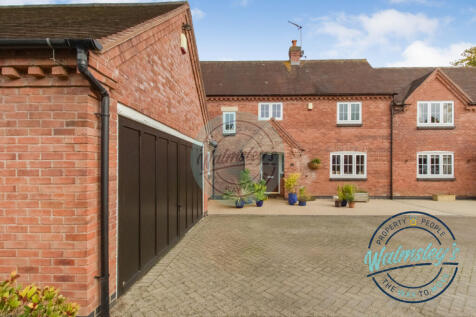 Double garage &amp; driveway