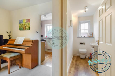 Cloakroom &amp; study playroom