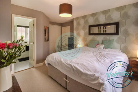 Main double bedroom with fitted wardrobes