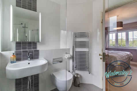 Ensuite shower room towards bedroom