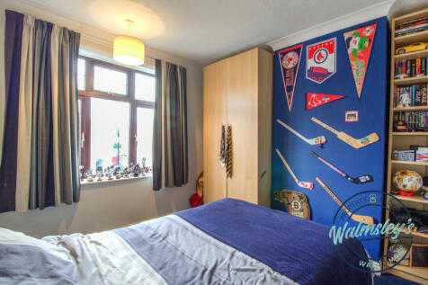 Double bedroom towards frontage