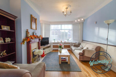 Sitting room with bay