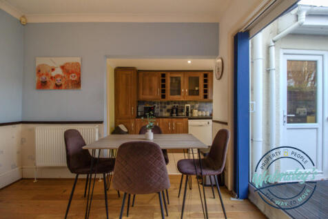 Dining kitchen with sliding doors to gardens