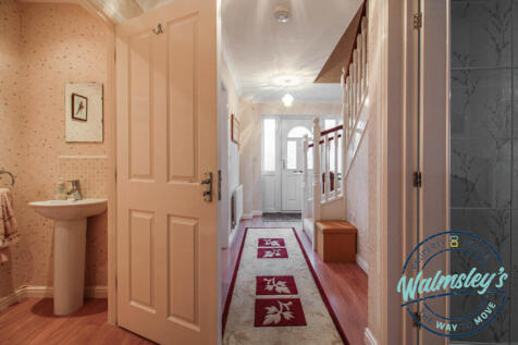Entrance hallway &amp; cloakroom