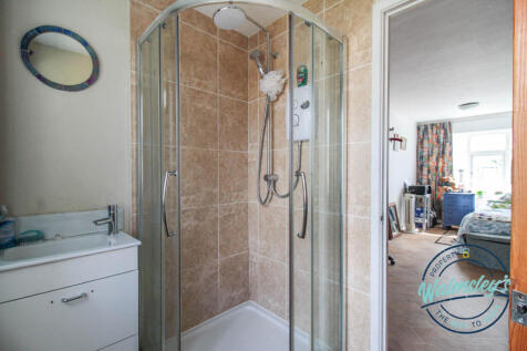 Ensuite shower room
