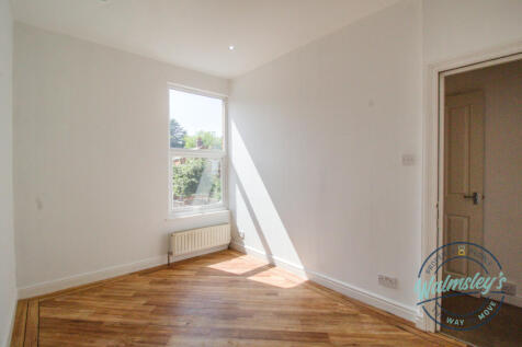 Rear double bedroom_