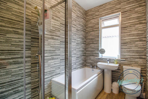 4 piece bathroom on 1st floor