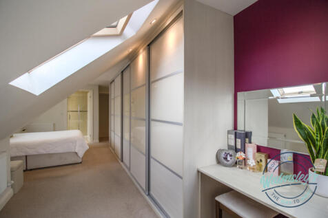 Top floor double bedroom with fitted wardrobes
