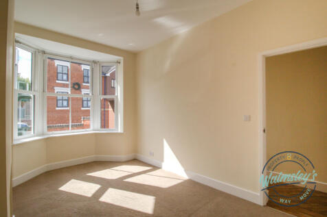 Sitting room with bay towards hallway