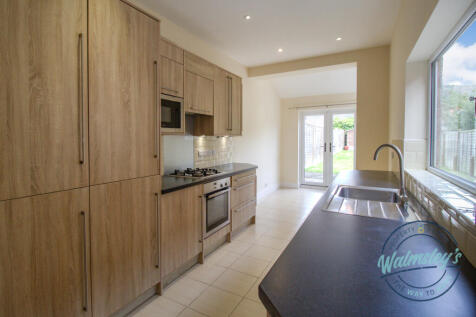 Kitchen breakfast with integrated appliances