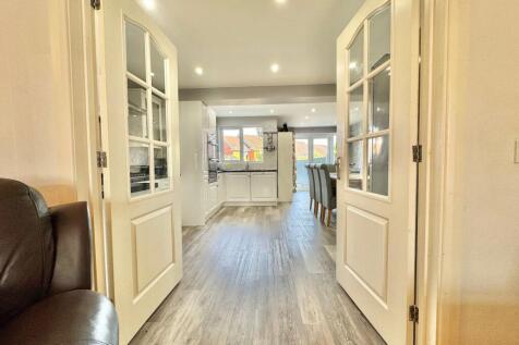 Doors to Kitchen/Diner
