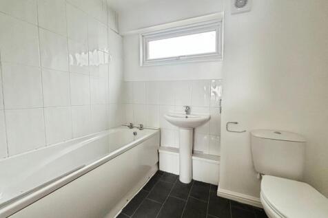 pbox-bathroom-323128.jpg