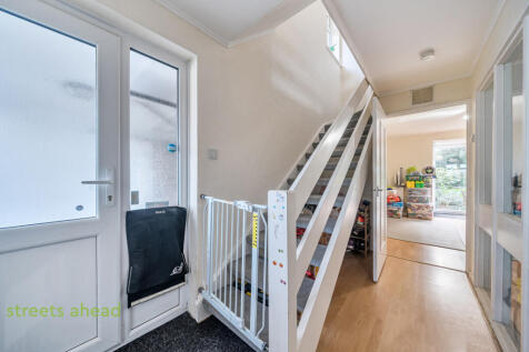 25a6e52d-7d51-43b...