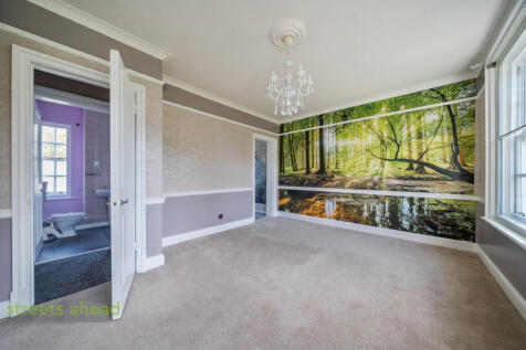 04a43e81-0476-402...