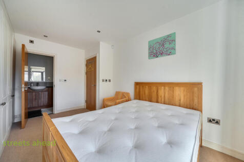 8854652f-70e5-41c...