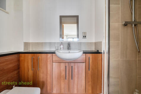 92692811-3c1e-49f...