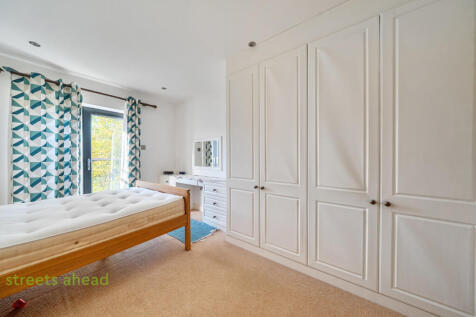 173c3943-990d-428...