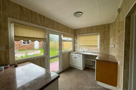 297 Bath Rd Kettering-17.jpg