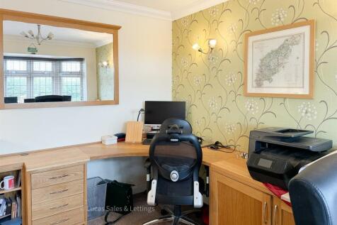 126 Gipsy Lane Kettering-23.jpg