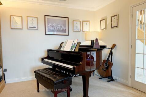 126 Gipsy Lane Kettering-26.jpg