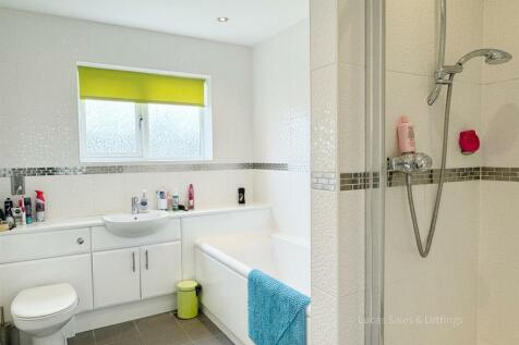 126 Gipsy Lane Kettering-53.jpg