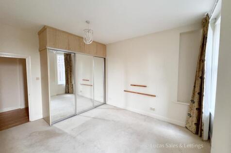Flat 6 The Gables-30.jpg