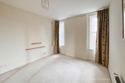 Flat 6 The Gables-31.jpg