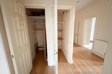Flat 6 The Gables-32.jpg