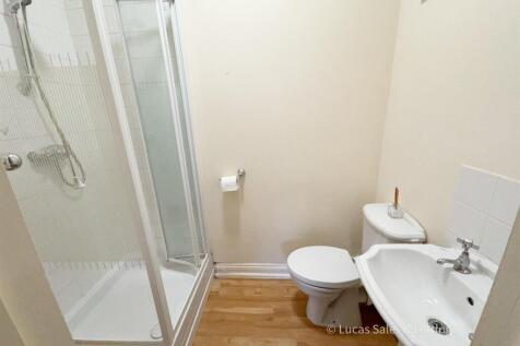 Flat 6 The Gables-33.jpg