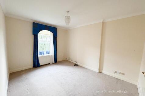Flat 6 The Gables-34.jpg