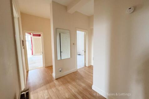 Flat 6 The Gables-36.jpg